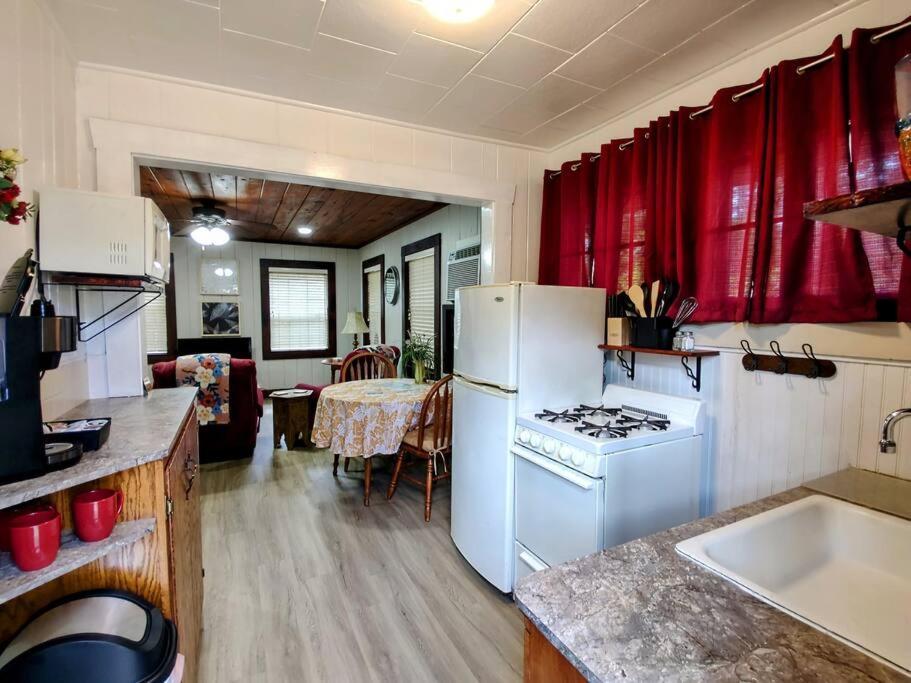 הוט ספרינגס #09 - Large Lakeview One Bedroom- Pet Friendly מראה חיצוני תמונה