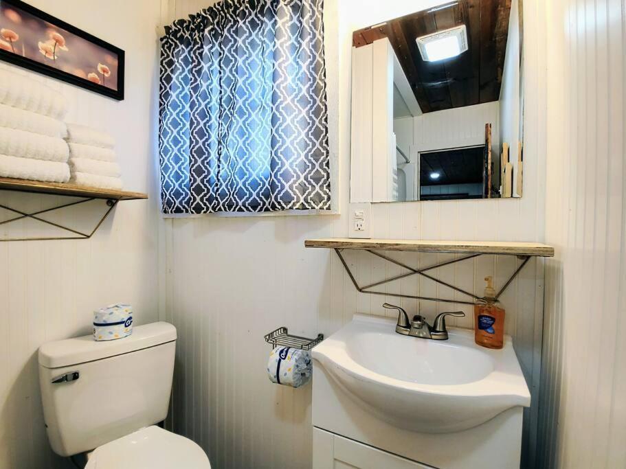 הוט ספרינגס #09 - Large Lakeview One Bedroom- Pet Friendly מראה חיצוני תמונה