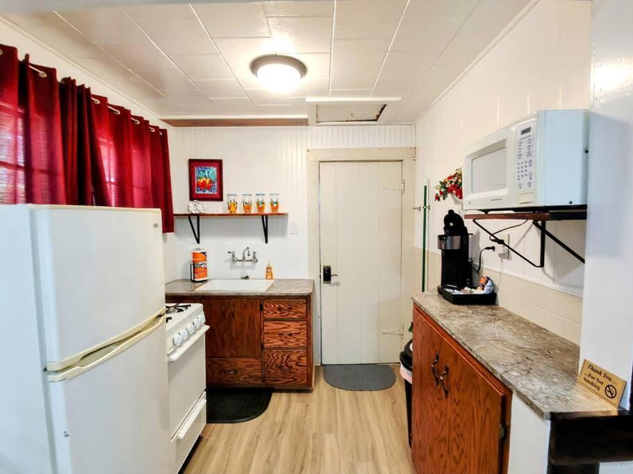 הוט ספרינגס #09 - Large Lakeview One Bedroom- Pet Friendly מראה חיצוני תמונה