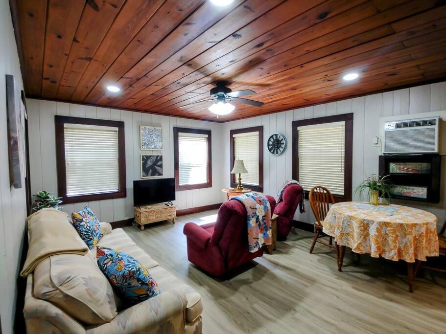 הוט ספרינגס #09 - Large Lakeview One Bedroom- Pet Friendly מראה חיצוני תמונה